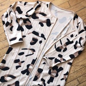 Large print leopard duster